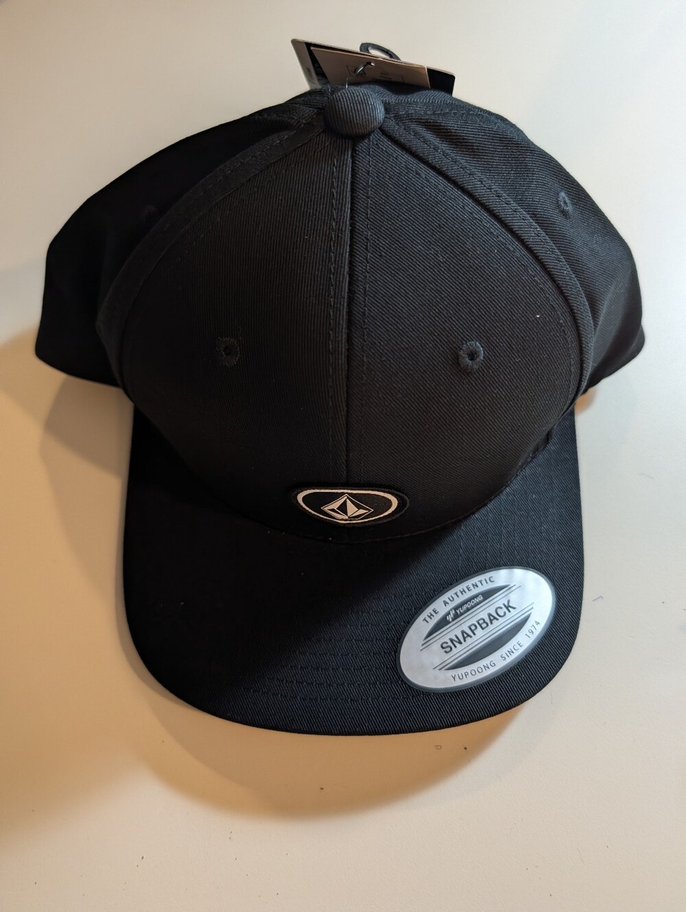 Volcom Black Snapback Baseball Cap with Embroidered Logo NWT